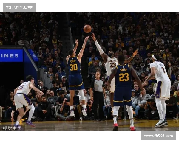 激烈对决再现精彩瞬间 NBA赛场最精彩的高光时刻合集